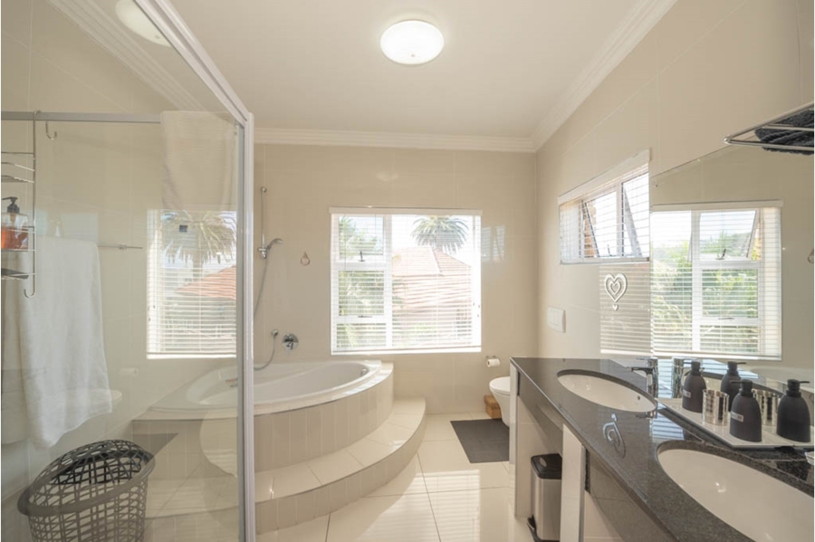 6 Bedroom Property for Sale in Humerail Eastern Cape